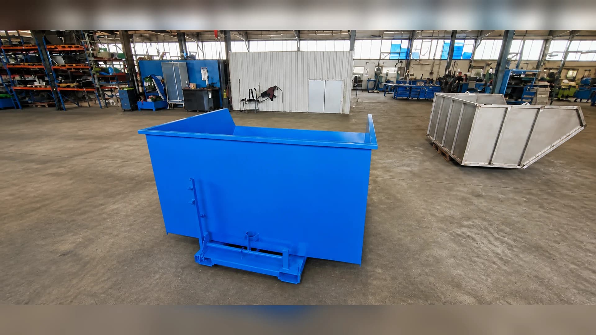 Painted ENITOR container in the organized manufacturing hall
